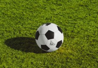 মহিলা-যুব-ই-ফুটবল ও আধুনিক ফুটবলের ভবিষ্যৎ