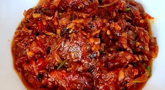 মজার ঝাঁজ, টক–মিষ্টি স্বাদ টমেটো ভর্তা